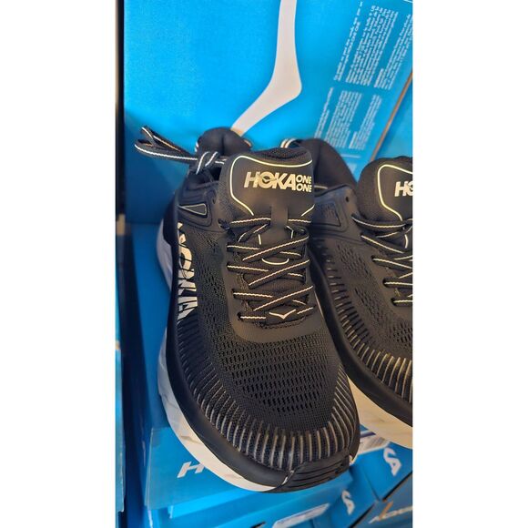 Hoka Men\'s Hoka One One Bondi 7 black/black Mesh. Size 7 . New in box